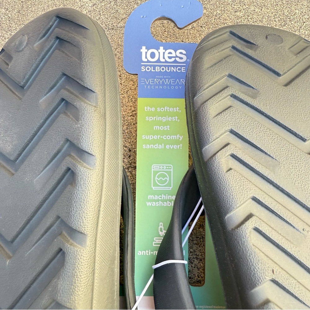 NWT Totes Black Flip Flops - Picture 6 of 7